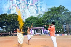 ಪ್ರಸಾದ ಹಾರಿಸುವುದು 